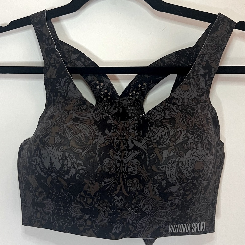 Victoria's Secret Maximum Support Angel Max Sports Bra Black Floral. Size 32D